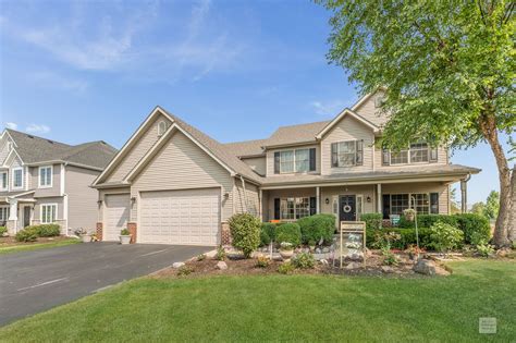 It contains 4 bedrooms and 4 bathrooms. . Zillow yorkville il